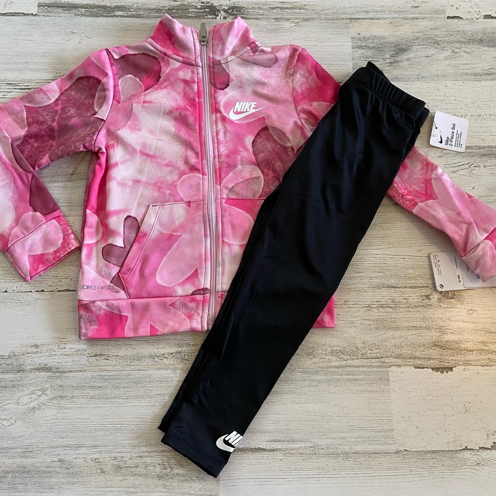 Nike Girls 2 piece Tracksuit Size 6 - Picture 1 of 3